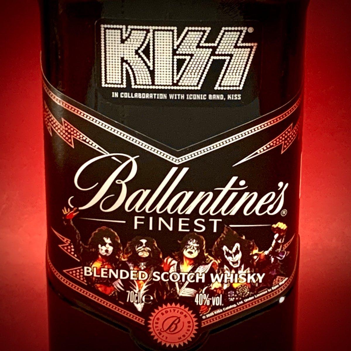 FigureMaster963's tweet photo. KISS / Ballantines FINEST https://t.co/2iuGScozde