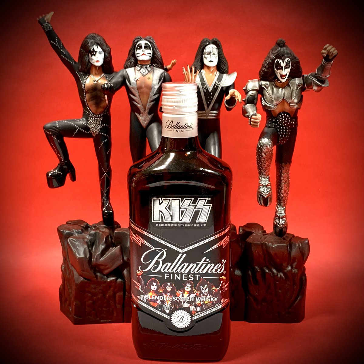 FigureMaster963's tweet photo. KISS / Ballantines FINEST https://t.co/2iuGScozde