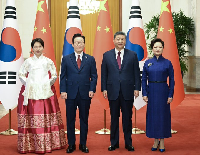 YDunhai's tweet image. Chinese President Xi Jinping held talks with #ROK President Lee Jae Myung.

President Xi pointed out that he and President Lee Jae Myung have met twice and exchanged visits, demonstrating the importance both sides attach to China-ROK relations. The Chinese side has always viewed