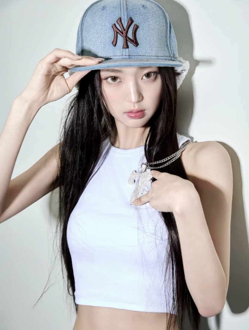 bxnkxng_'s tweet image. 260105 키키 인스타 #이솔