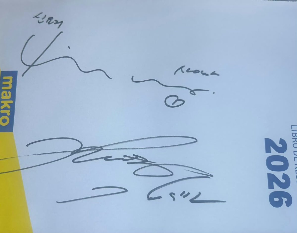 minapaws's tweet image. 260105 shin minah &amp;amp; kim woobin on their honeymoon in spain🇪🇸 wishing them so much happiness💖