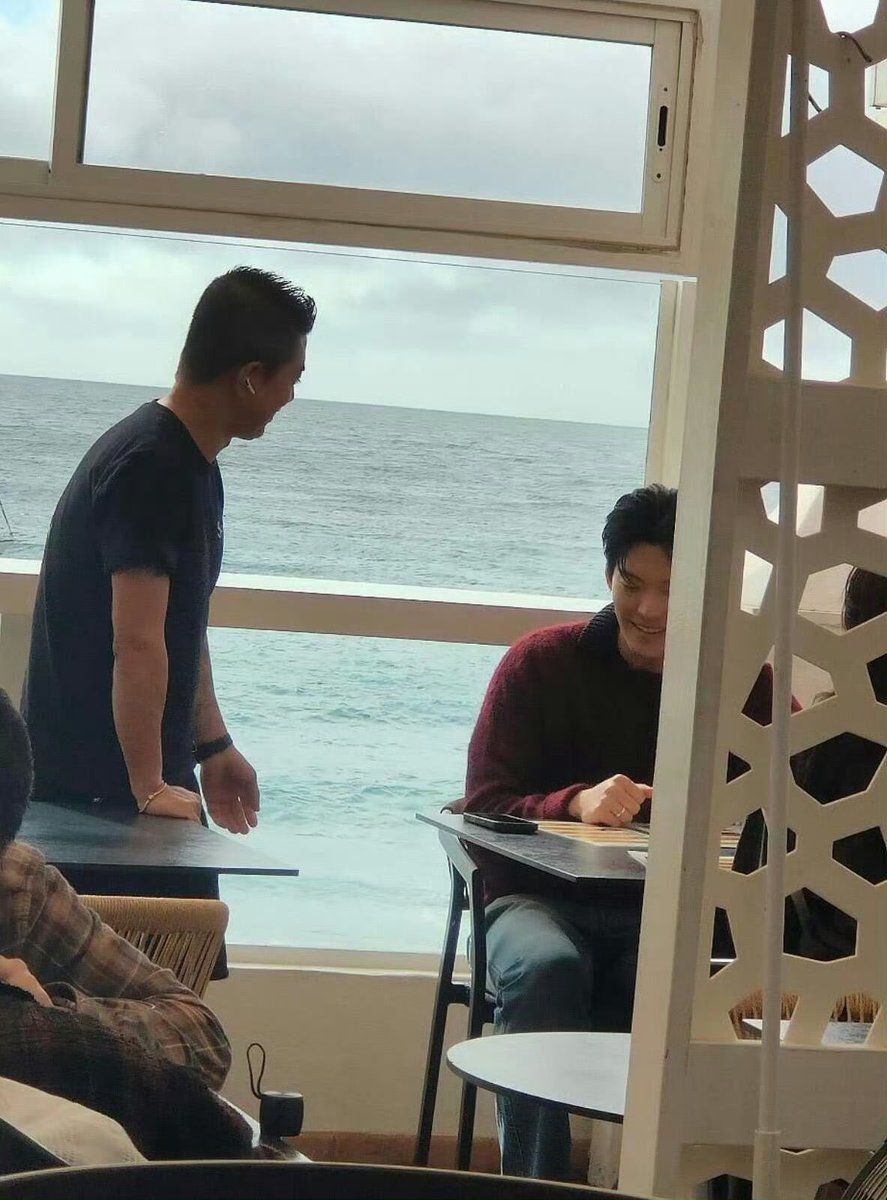 minapaws's tweet image. 260105 shin minah &amp;amp; kim woobin on their honeymoon in spain🇪🇸 wishing them so much happiness💖