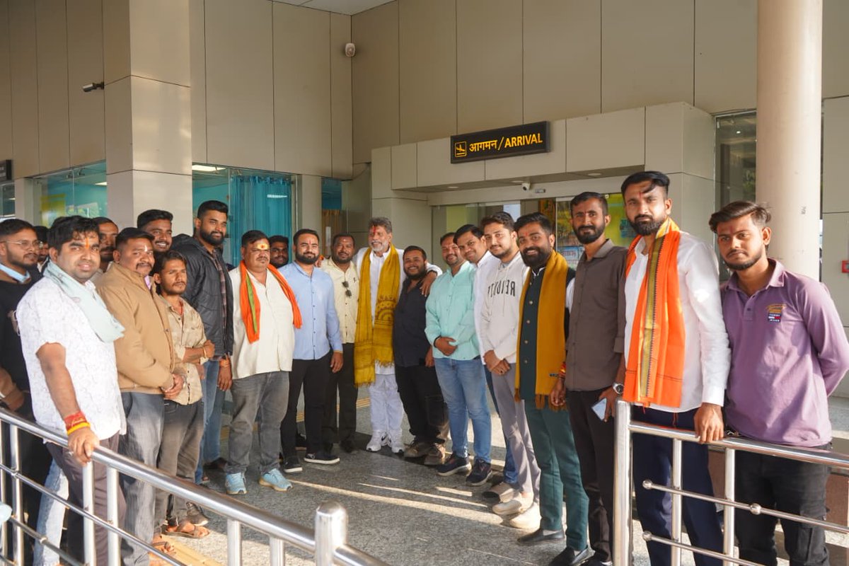KiranDeoBJP's tweet photo. "युवा शक्ति से संगठन होता है और भी मजबूत"
सुकमा जिला प्रवास से वापसी पर जगदलपुर में स्नेही युवा साथियों के साथ।
#देश_का_युवा
#BJP_Chhattisgarh https://t.co/V85hURsKtT