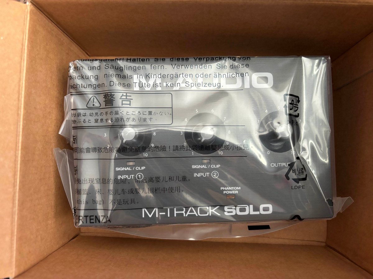 emberharmonics's tweet photo. i got the @M_Audio_ M-Track Solo for christmas

it's a really convenient piece of hardware, not too pricey either if you're on a more limited budget

i highly recommend tbh! (picture is from when i unboxed it) https://t.co/PsF5uadA6i
