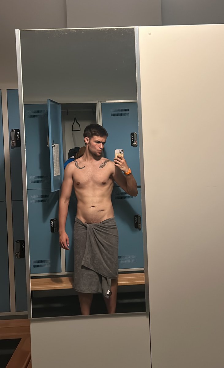 lasmierdasdejp's tweet image. ¿Quién es el sumiso pringado que me va a hacer un regalo de reyes esta noche?
#findom #cashdom #cashslave #footmaster #domination #paypig