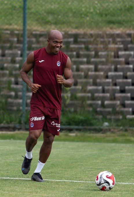 TSL_OfficialTR's tweet photo. Anthony Nwakaeme: Eksik oyuncularımız var. Aramızda olmayan arkadaşlar var ama en önemlisi Trabzonspor forması yarın sahada olacak; yarın formayı kim giyerse giysin sahada en iyi mücadeleyi vermeye çalışacak. Bu maçı kazanmak istiyoruz. https://t.co/0l7d2pLyhR