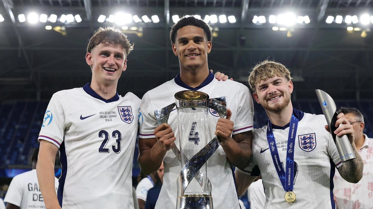 anfieldforge's tweet image. You’ve got to say it, it’s very worrying how Slot treats fringe players and the youngsters. We used to make squad players feel like a proper part of the group; now it feels far more like isolation.

It’s not just about minutes on the pitch, it’s about man management. We built a…