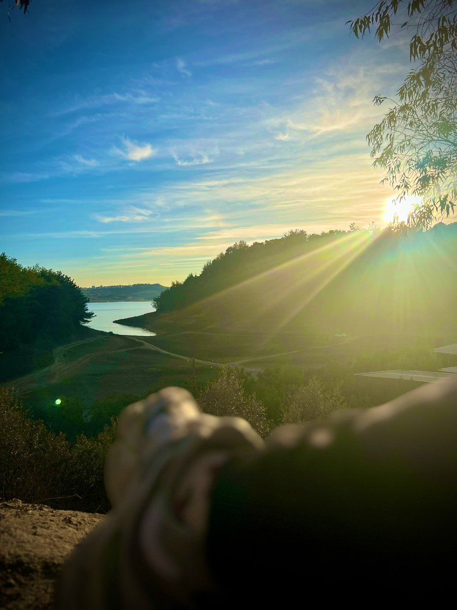 #pazartesi günbatımı 🌞
Bazen sadece oturup izlemek yetiyor 😎