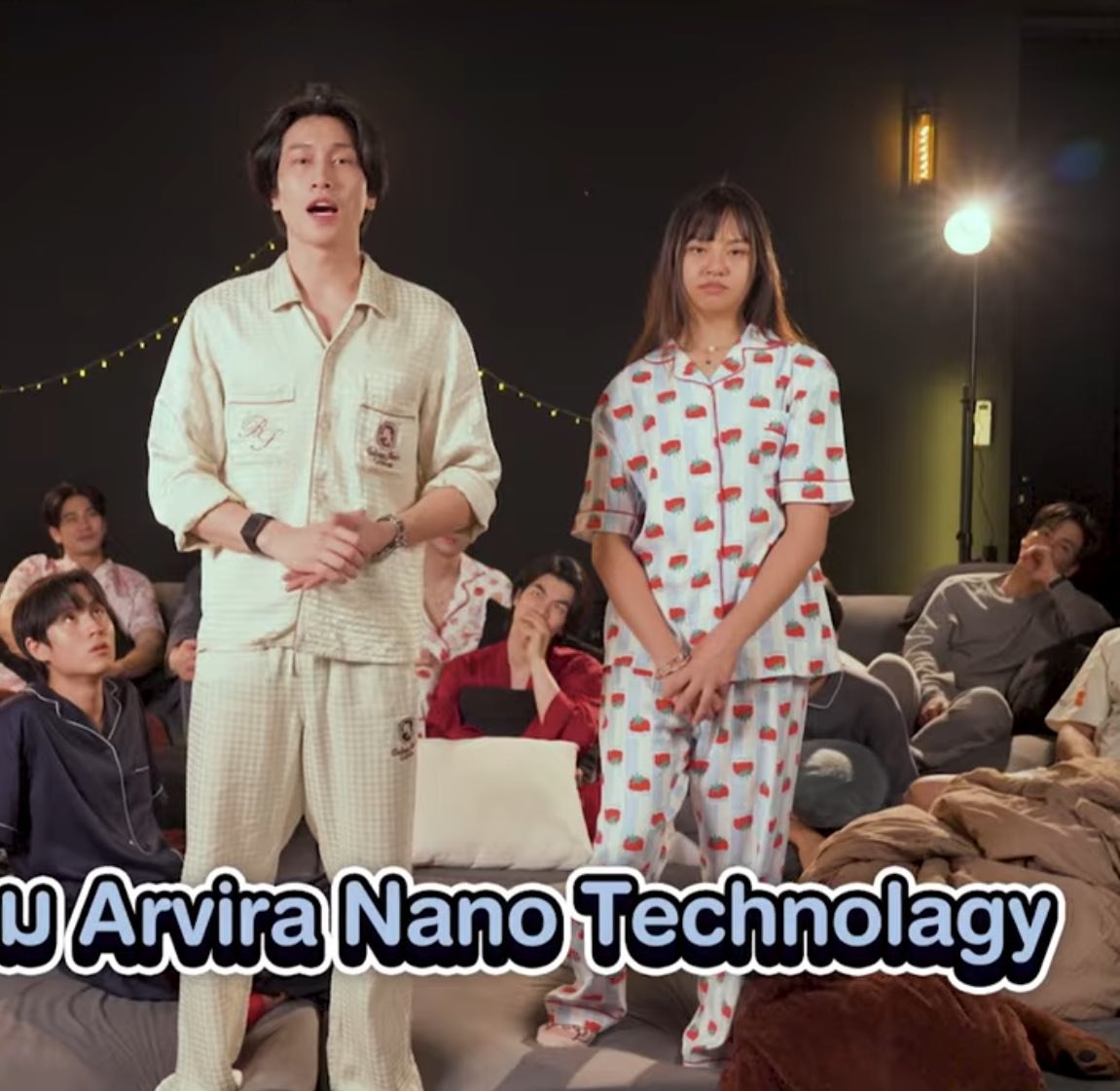 mokojbb's tweet image. คุณคนหมวยมาไลฟ์ขายของกะลูกสาวสุดน่ารัก คนช่วยอุดหนุนเพราะเอ็นดู แต่ความจริงคุณคนหมวยเป็นมาดาม ส่วนคุณพ่อน้องเป็นเจ้าสัว