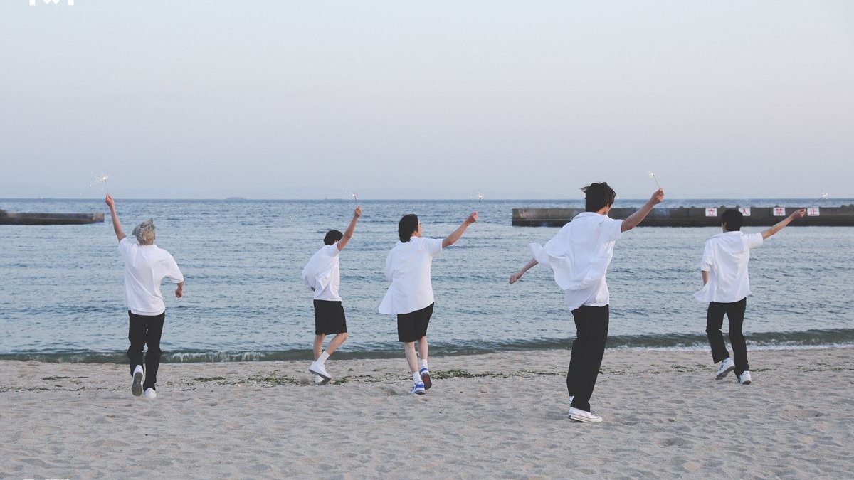 no labels, just rose. tweet media