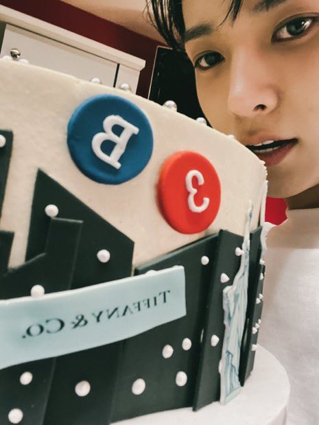 jalnxndive's tweet image. "It's just a picture why are you crying?" And this is the picture in question