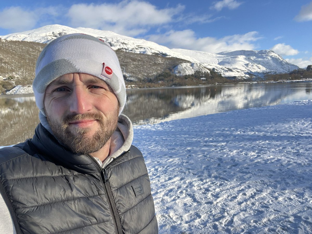 gerallt19's tweet photo. Llanberis ar ei gora efo eira 🚶❄️ @S4Ctywydd https://t.co/1J7NFixu6h