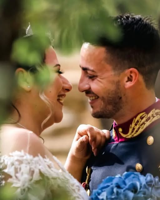 CastelloChiaram's tweet photo. Negli sguardi che si cercano, nelle mani che si sfiorano, c’è già tutto.
L’amore è riconoscersi ogni giorno, scegliersi senza rumore e sorridere come se il mondo si fermasse lì. https://t.co/rz3oLhWu6Q
