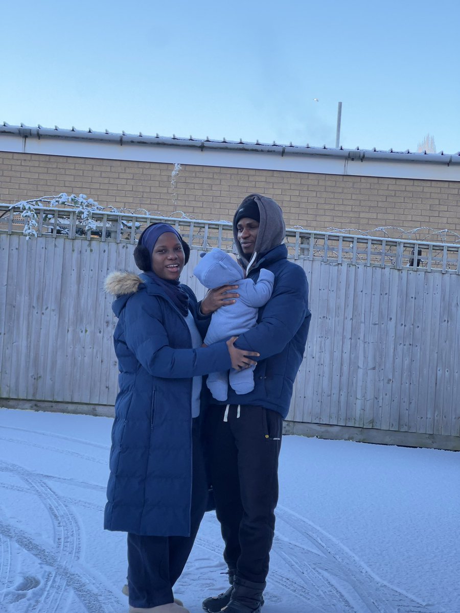FolasadeKarimot's tweet photo. Snow outside❄️,Love inside🤍
#WinterSeason https://t.co/8atFixPYBx