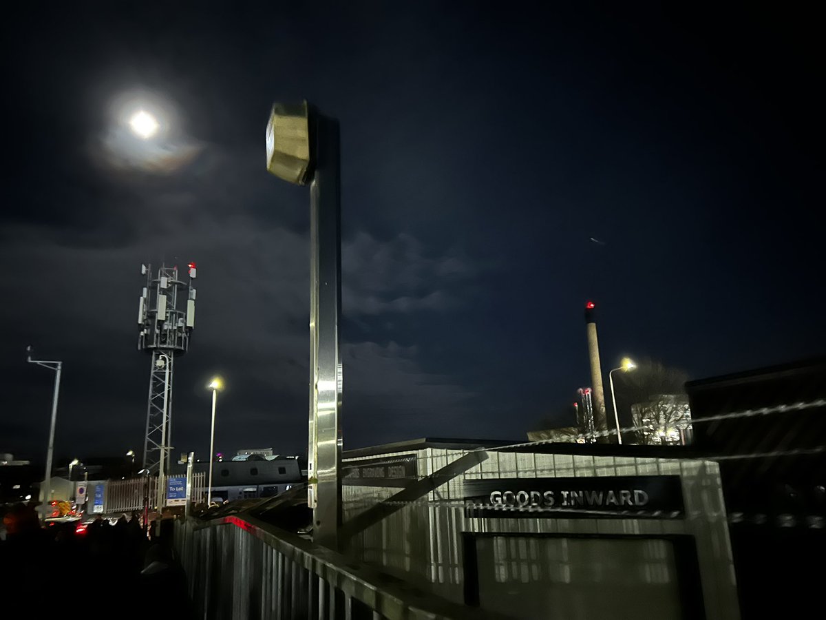 HNY to <a href="/Hullccnews/">Hull City Council</a> especially the elec/lights💡dept. Can you pls fix the lights between the stadium &amp; Argyle St before WCC? Some have been out more than a year. Ta!