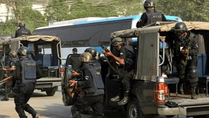 کشف دو هزار کیلوگرام مواد منفجره در کراچی پاکستان