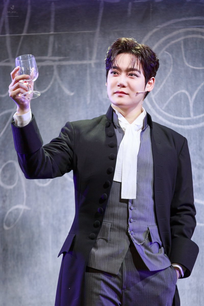 so_pic_'s tweet photo. 260104 18:00
뮤지컬 <프라테르니테> 
피처링데이 전관 무대인사

빅토르 役 - 양지원 배우님

🍷🍷 https://t.co/m5xejIrbQf