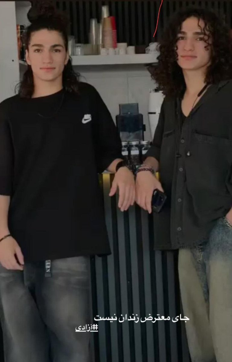 #دهلران 
بازداشت دو برادر دوقلو۱۸ساله بە نام های 
"میلاد و میثاق صیدمرادی" از سوی نیروهای سرکوبگر نکبت ج ا
در #دهلران نظام به بازداشت گسترده کودکان ونوجوانان دست زده 
#اعتراضات_سراسری