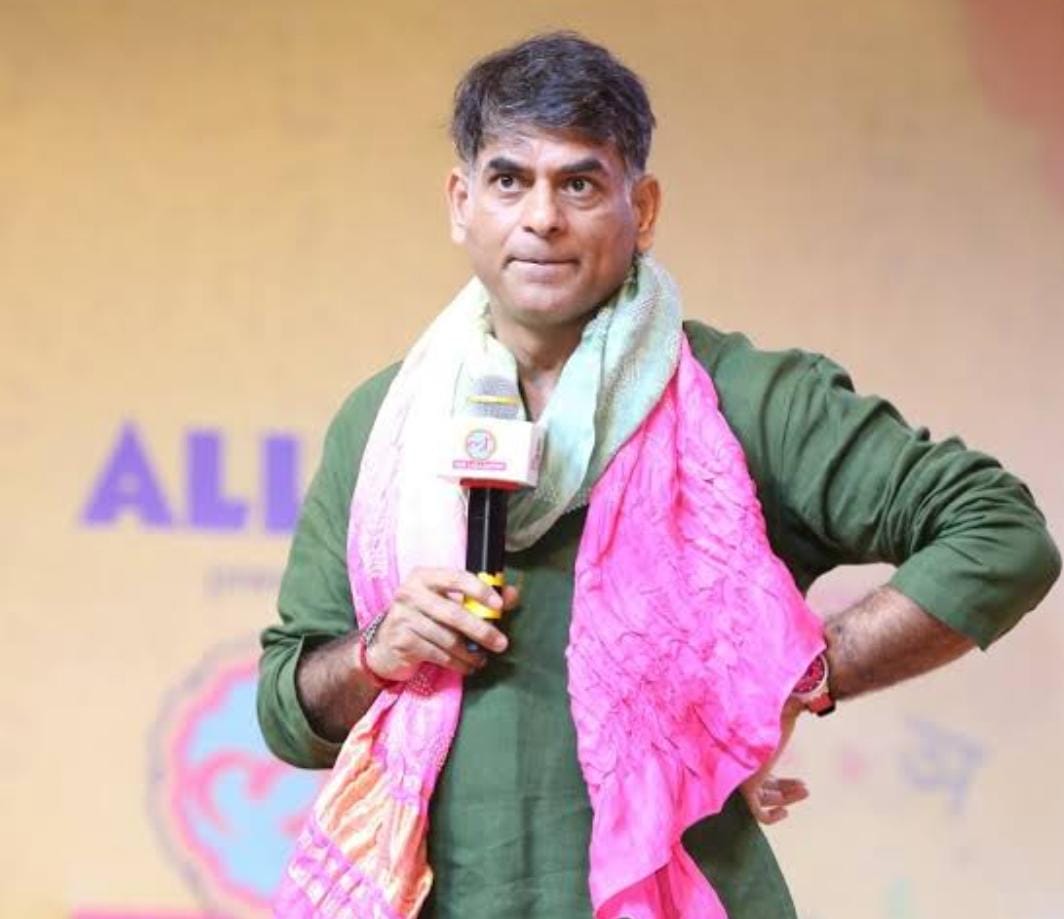 vpy_2711's tweet photo. Saurabh Dwivedi quitting Lallantop is like Modi ji leaving the BJP.  It’s almost impossible to imagine one without the other. Their identities are deeply intertwined!
@saurabhtop https://t.co/OcTCzCD8q4