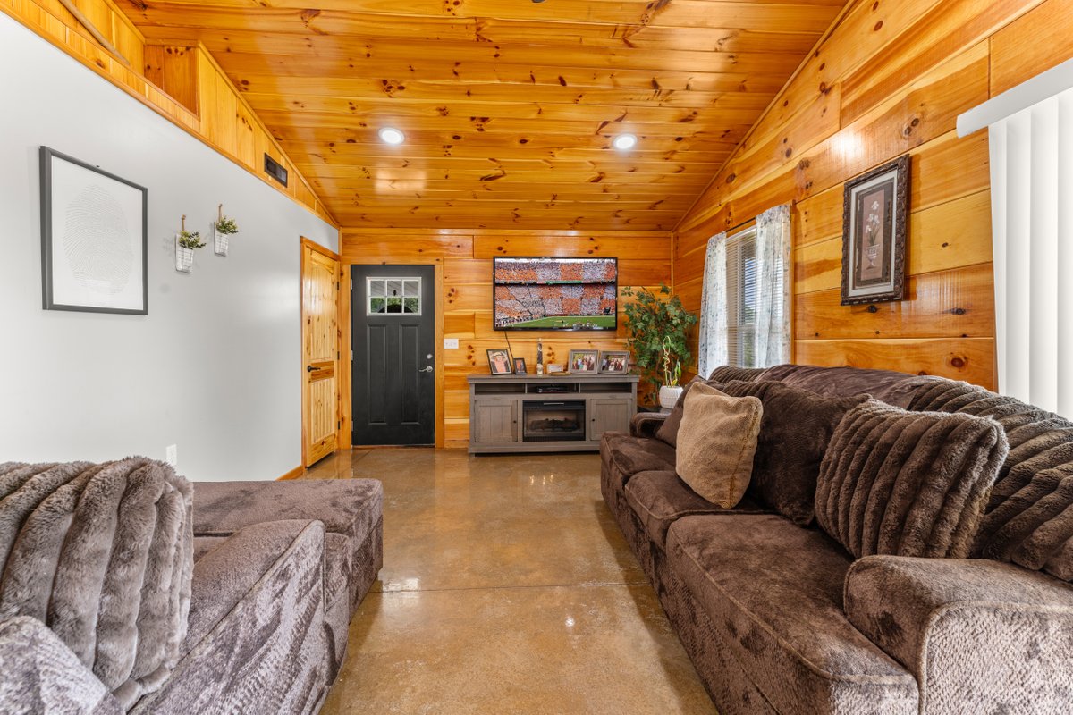RyanColemanCEO's tweet image. 🏡𝐅𝐞𝐚𝐭𝐮𝐫𝐞𝐝 𝐋𝐢𝐬𝐭𝐢𝐧𝐠!
📍𝟖𝟏𝟕 𝐏𝐨𝐰𝐞𝐥𝐥 𝐕𝐚𝐥𝐥𝐞𝐲 𝐒𝐡𝐨𝐫𝐞𝐬 𝐂𝐢𝐫, 𝐒𝐩𝐞𝐞𝐝𝐰𝐞𝐥𝐥, 𝐓𝐍 𝟑𝟕𝟖𝟕𝟎
🛏 𝟐 𝐁𝐞𝐝 | 🛁 𝟐 𝐁𝐚𝐭𝐡 
💰 $𝟒𝟕𝟓,𝟎𝟎𝟎

#SpeedwellTN #ModernHomeDesign #PowellValleyShores #EastTennesseeRealEstate #NoHOA #HometownRealty