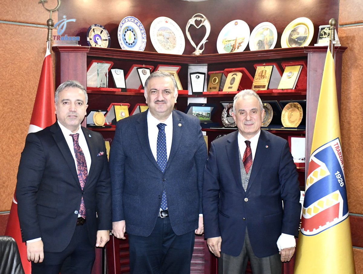 hasankaraltr's tweet photo. 📍#Trabzon Ticaret Borsası Başkanı Eyyüp Ergan’ı ziyaret ettik.

Bölgemizin en önemli geçim kaynaklarından biri olan, milyonlarca insanımızın ekmeği fındığın mevcut durumu, geleceği ve yapılması gerekenlere ilişkin kapsamlı ve verimli bir istişare gerçekleştirdik.

Nazik ev sahipliği ve samimi yaklaşımı için kıymetli Başkan’a teşekkür ediyorum.

@TrabzonTB