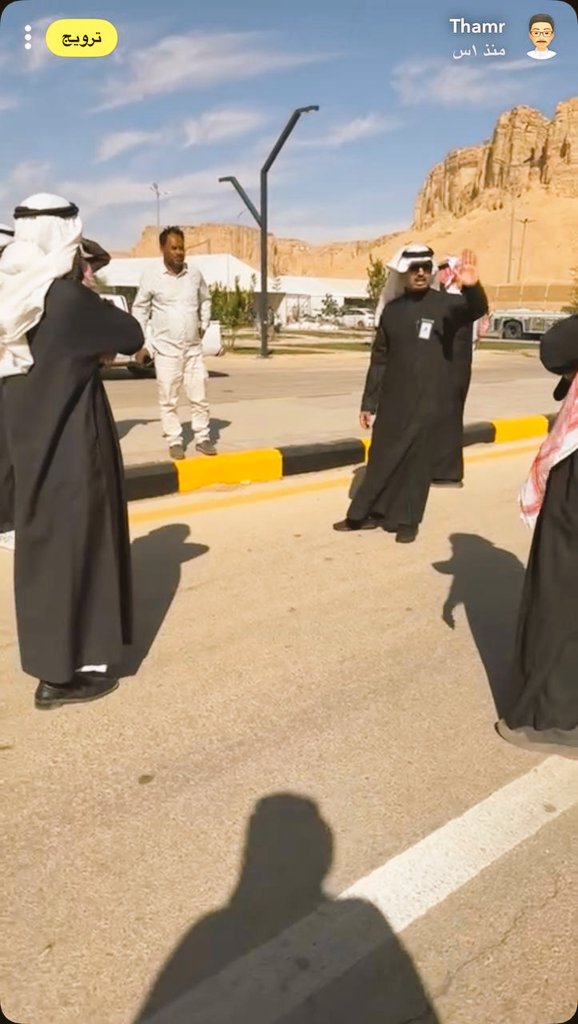 hareqnews's tweet photo. تشارك #بلدية_محافظة_الحريق في #مهرجان_الحمضيات_العاشر_بالحريق، بمضياف "خيمة ضيافة"،داخل موقع المهرجان ،وستقدم فيها البلدية ضيافة كاملة طوال أيام المهرجان العشرة.

#بلدية_الحريق شريك استراتيجي في مهرجان الحمضيات هذا العام، وتتواجد فرقها الميدانية يوميا وتقدم العديد من الخدمات البلدية في موقع الفعالية وفي المواقع والشوارع القريبة ،ومنها أعمال الردم والتسوية والإنارة والتشجير.
رئيس بلدية الحريق الأستاذ #فهد_الدميخي، تواجد اليوم في الموقع،ودار حديث بينه وبين مسئولي الجهة المنفذة #مبدعون ،تمحورت حول التجهيزات في الموقع وفي تجهيز المواقف الخارجية الجنوبية وتوفير مداخل لها كافية في الدخول والخروج.

ايضا دار حديث موسع مع بعض الاهالي حيال أهمية توفير موقع ثابت ومناسب للمهرجان ويجهز بكافة التجهيزات من بنية تحتية ومواقف للزوار ومساحات كافية،وهناك اتفاق بين الجميع على أهمية توفير موقع دائم وثابت للمهرجان.

@HariqMun
@Amanatalriyadh
@agri_ext
@Almobdioon_KAU
@Cf10_2026
#ثمار_الحريق
#مهرجان_الحمضيات_الحريق_2026
#مهرجان_الحمضيات_العاشر_بالحريق 
#محافظة_الحريق