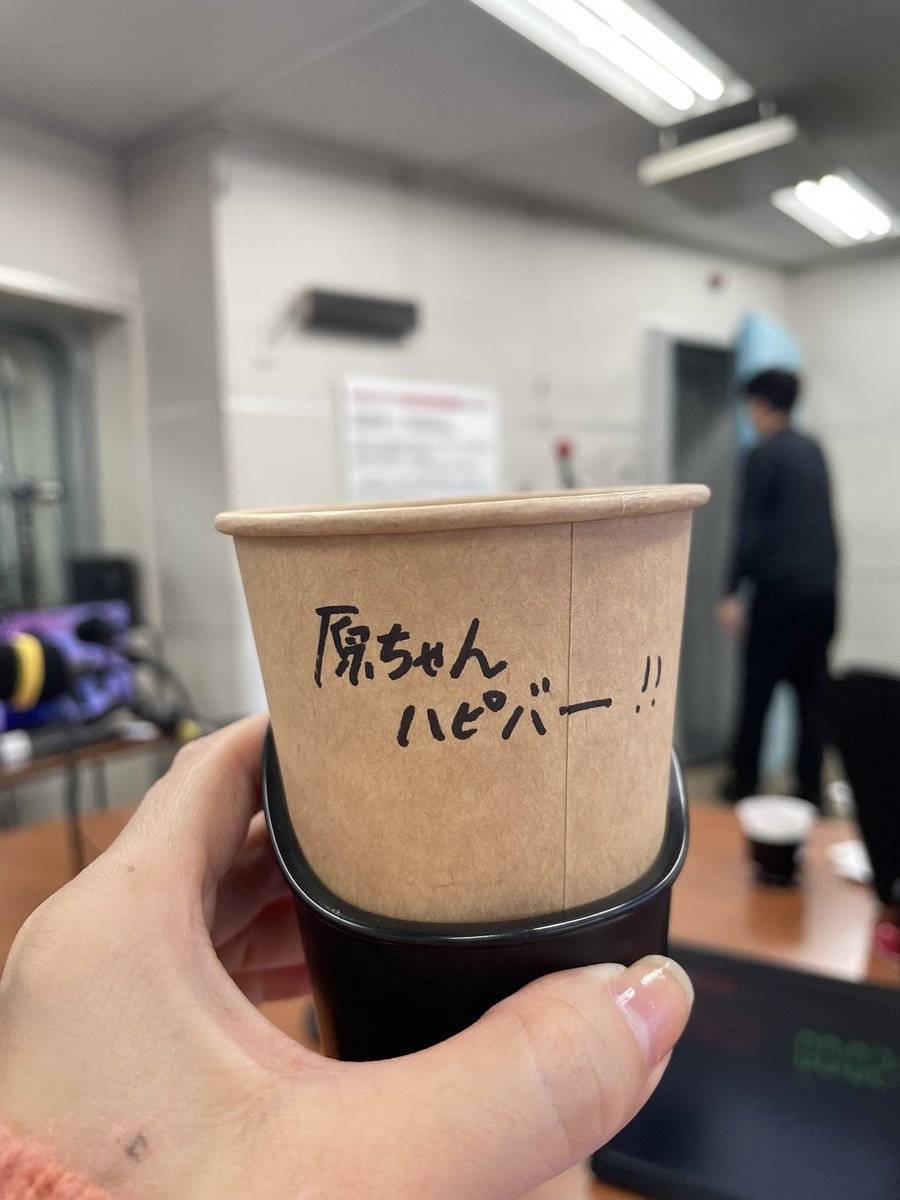 Naoko_Hara's tweet photo. 今年の誕生日はアサデス。始めでした🎍✨

会う方会う方おめでとうを言って下さって
ラジオやSNSでのお祝いメッセージ嬉しいです！ありがとうございます🙏✨

仕事して、ケーキを食べ、筋トレして、美味しいご飯を食べ、最高の誕生日でした🙏

年齢(＝輝き)がアップした今年は、富士登山が目標です🗻✨ https://t.co/6MJ3hAfIty