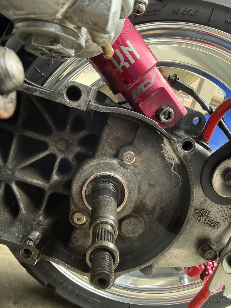 間違いなくゴミ あけましておめでとうございます お久しぶりです🙇 水冷エンジンの為に