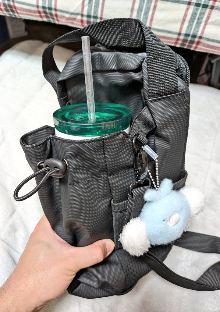 わーい！遅めのサンタさん来てくれた🎅🎉🎉🎉
インスタで見たジム行くときに使えるマグフォースバッグ！タンブラー入るし背中側がマグネットになってて器具に付けられるのだ💪💪💪