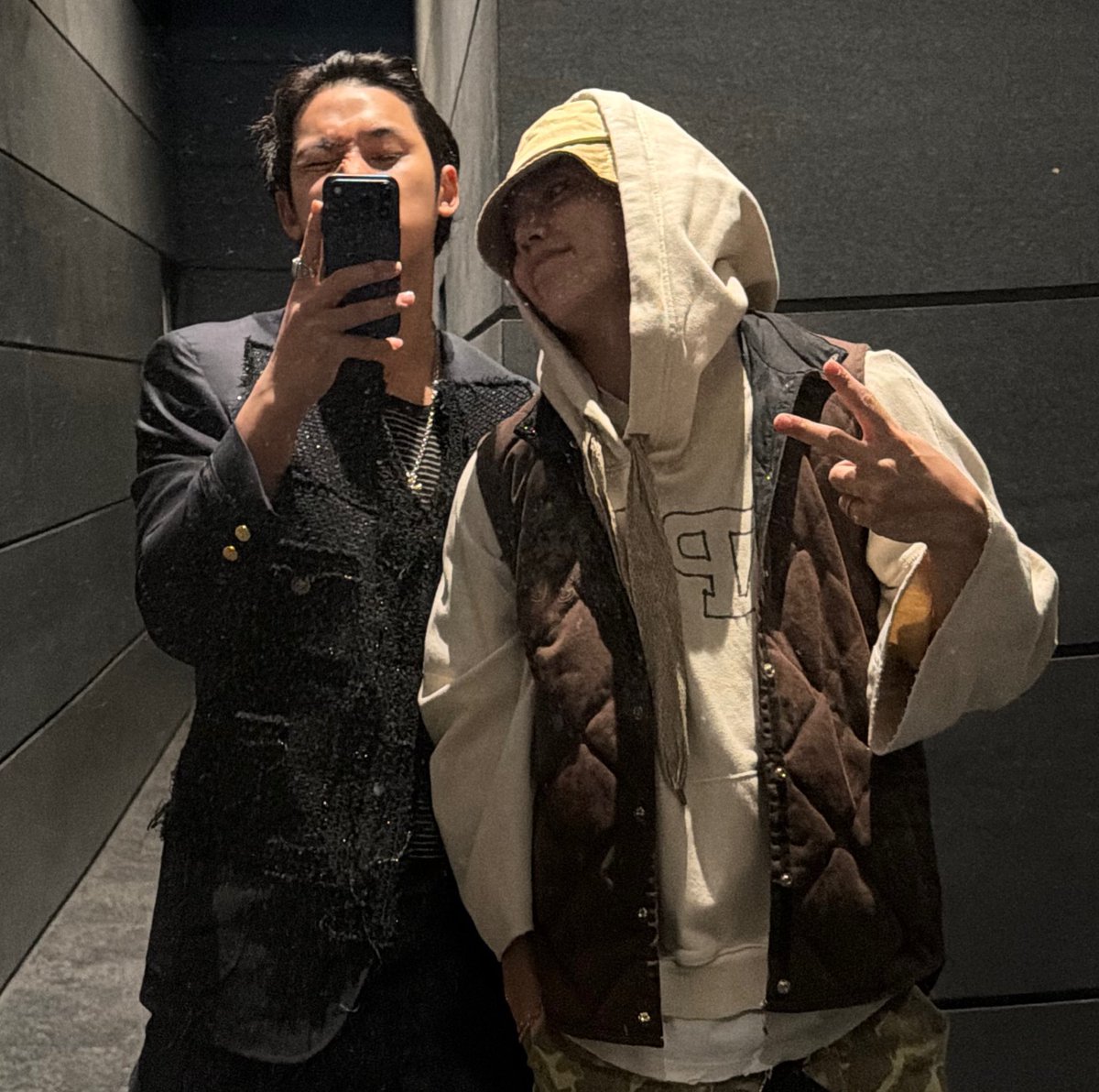 coupsistt's tweet photo. he promised to post ot13 pict if it’s allowed ✅
he promised to upload photo with mingyu once cxm starts practicing ✅

i proudly stan a man of his word who never overpromises. damn choi seungcheol, you really raised the bar way too high 😮‍💨 https://t.co/BHhYTrkBUC