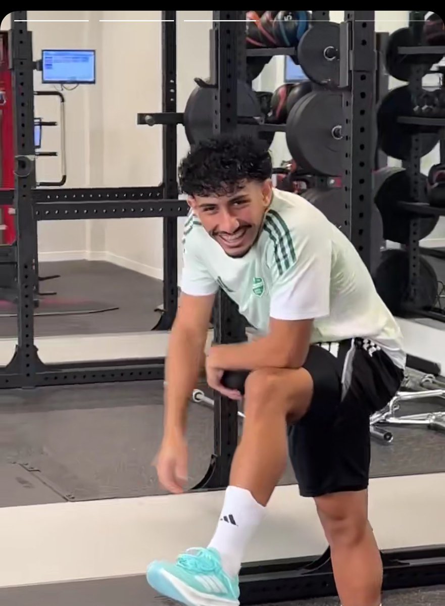 مين هالاعب .!؟  #الاهلي