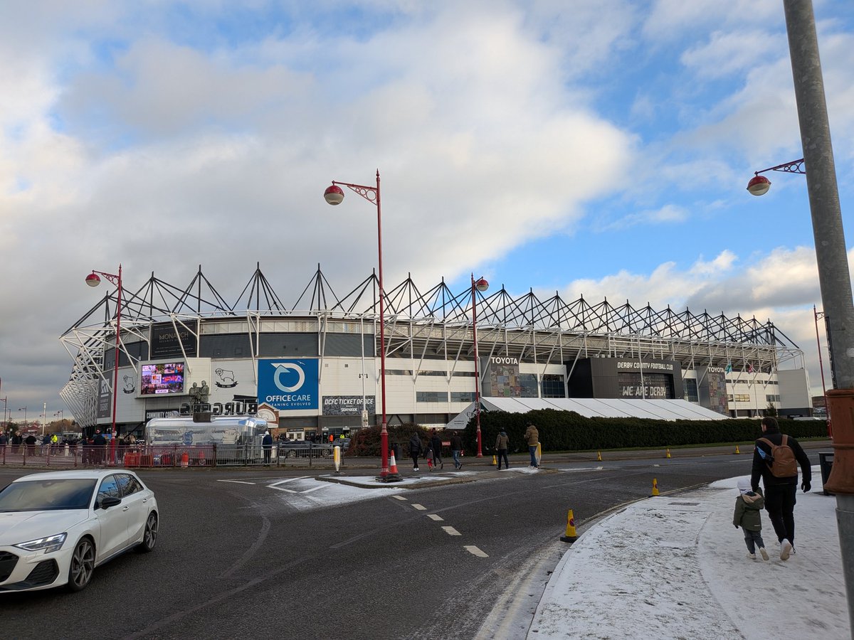 Dylan's Tours of Wales tweet media