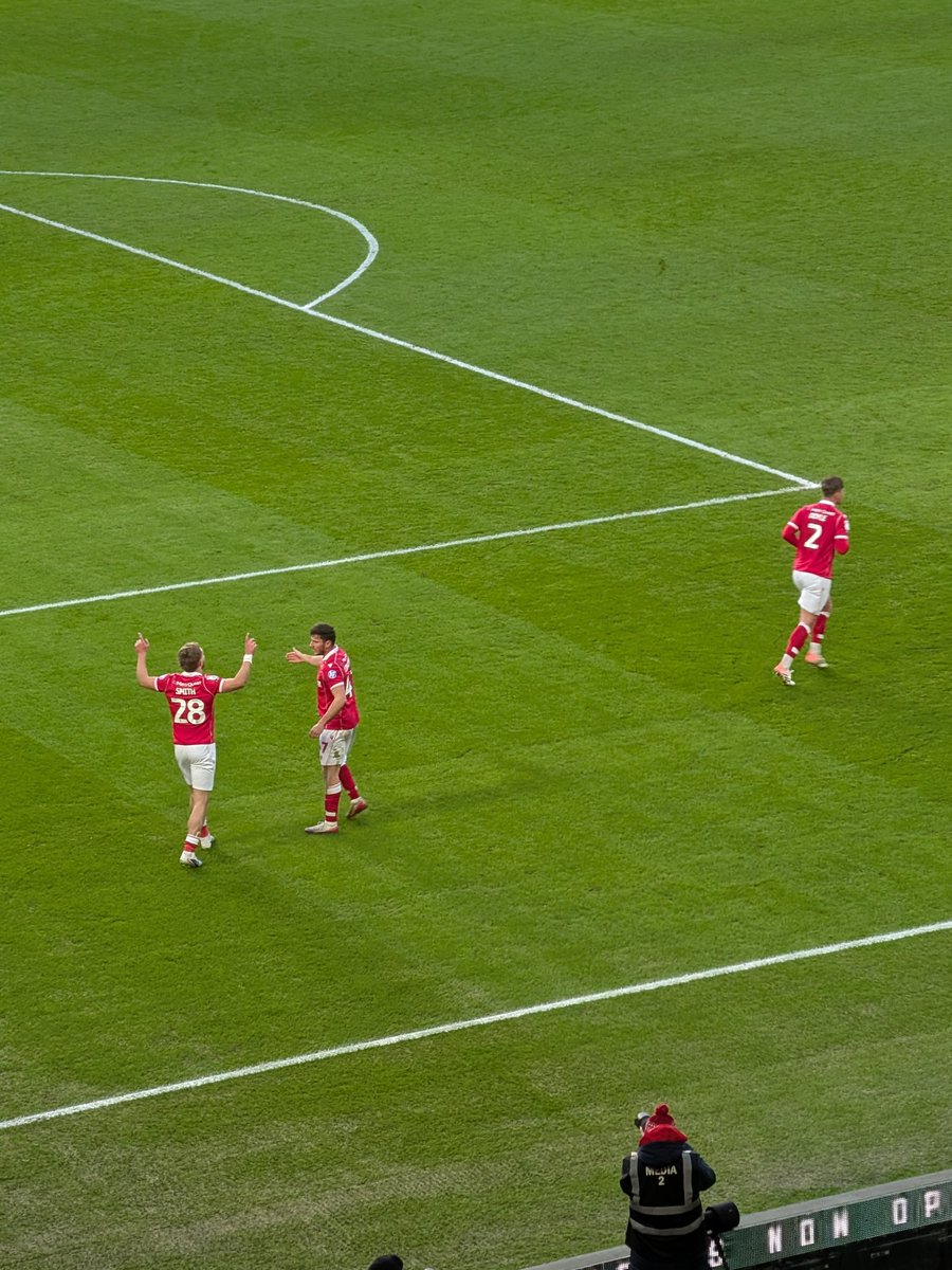 Dylan's Tours of Wales tweet media