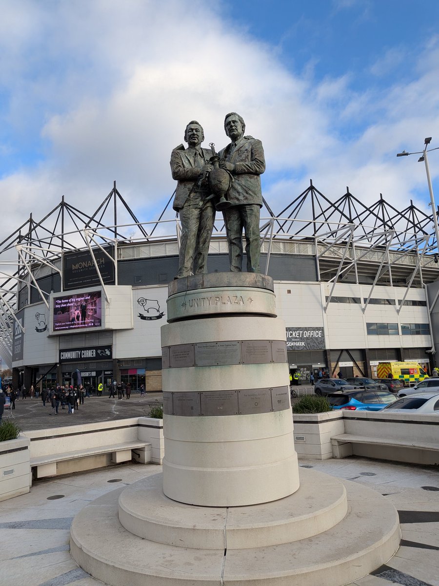 Dylan's Tours of Wales tweet media