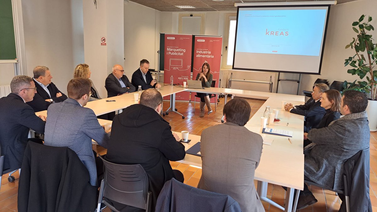 KREASFP's tweet image. 📢Hem presentat la Fundació KREAS al conseller de Presidència de la @gencat, @adalmaumiranda, acompanyat per l'alcalde de l'ajuntament @Olotuit , @AgustiArbos.
A la trobada s'han posat en valor els 12 anys d’activitat de la Fundació i els reptes de futur.