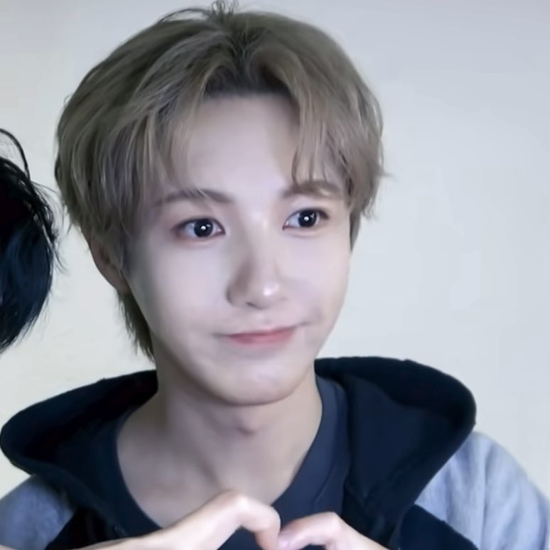 bluecosmicdust's tweet image. #런쥔 #RENJUN  260105 🥺🧸