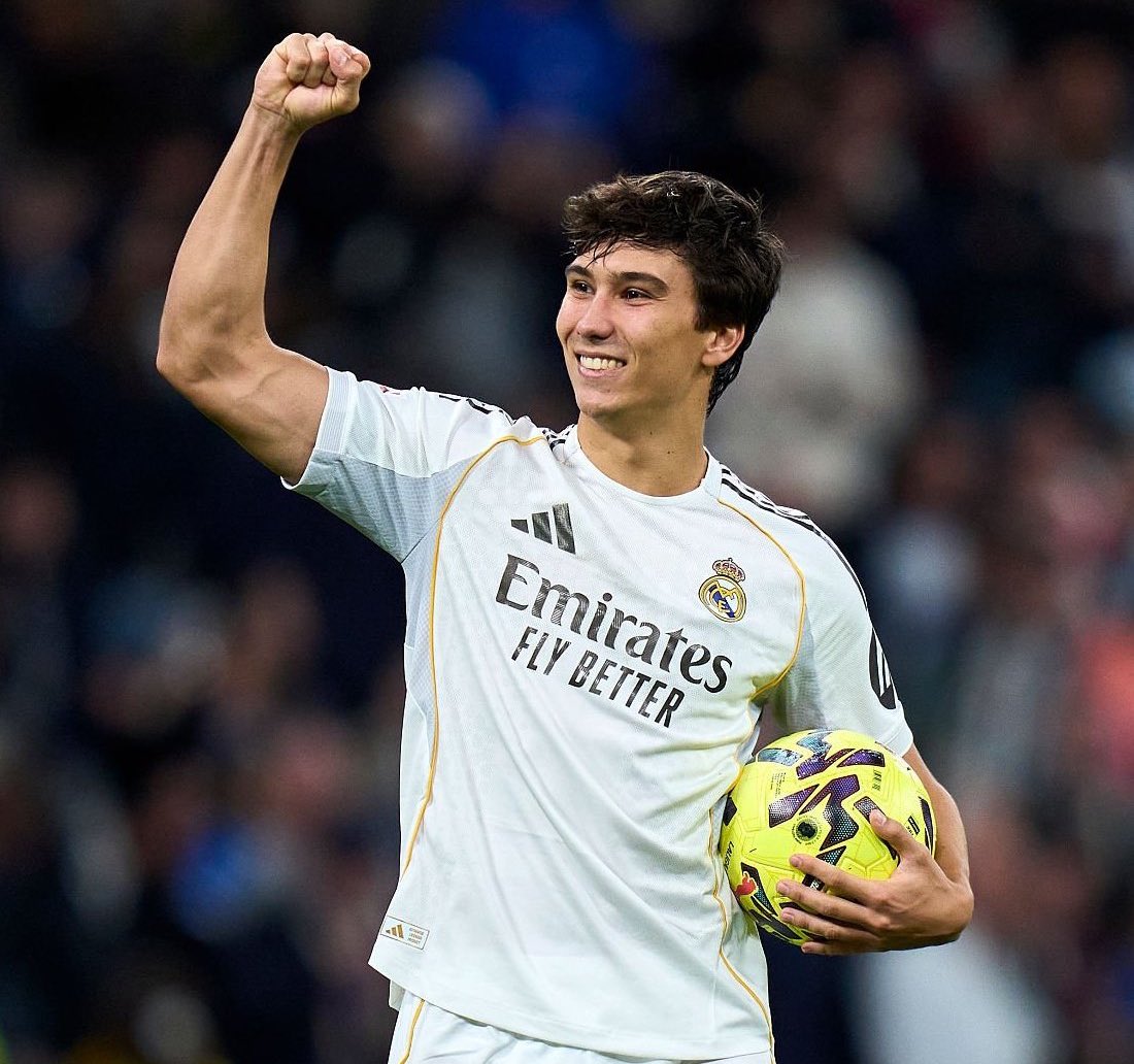 Mario___RM's tweet image. - Tiene calidad como Karim Benzema.
- Define de mil maneras como Raúl.
- Es humilde y de la casa como Joselu.
- Su ídolo es Cristiano Ronaldo.

Todo madridista de bien quiere que Gonzalo García triunfe en el Real Madrid.