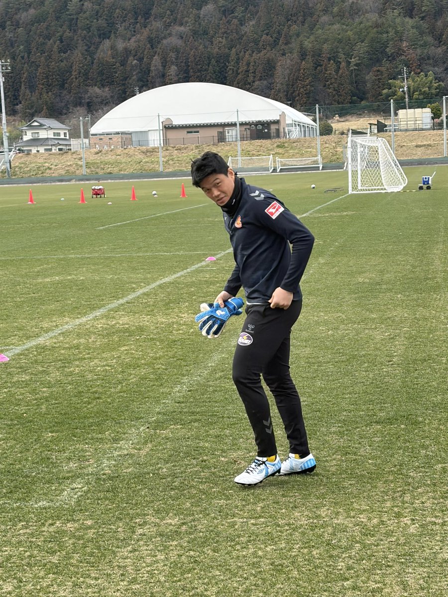 sungryongNO1's tweet photo. 初めての練習、🔴⚫️
楽しくていい練習。⚽️
終わってからサポーターからもらった入浴剤ありがとうございます これから寒くなるのでよく使います🛁 https://t.co/483Wt0F98A