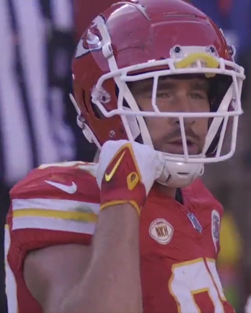 EdmarResurrecc1's tweet image. Today’s it, friends. The last day of voting for the WPMOY Charity Challenge.

Travis Kelce is in the lead, so let’s keep him there for him win this challenge for a third time ever.

All you got to do is RT this tweet to vote for him. Let’s get it!

#WPMOYChallenge + @tkelce