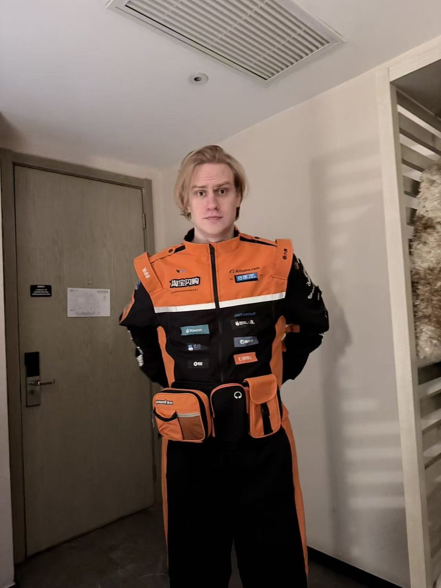 scHwimpi tweet media