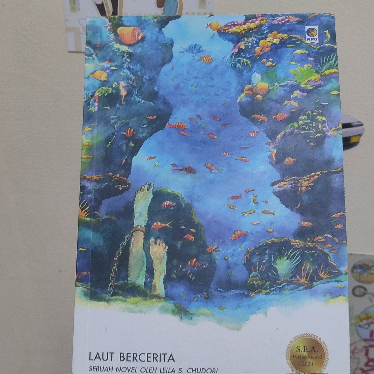 herefortree's tweet photo. Want to sell ᕦ(⏒ ε ⏒)ᕥ

Sedang mencoba decluttering. 

1.  Laut Bercerita (50k): Menguning dan apa sih namanya. 
2. Di Tanah Lada (45k): Masih lumayan baru. 

#wts https://t.co/AwZDjphHjl
