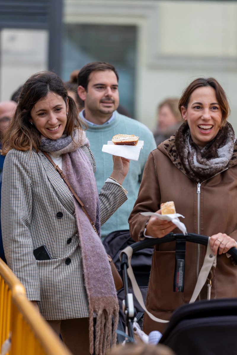 📸 En fotos | La gran chocolatada, amenizada con la música de Black to the pass.