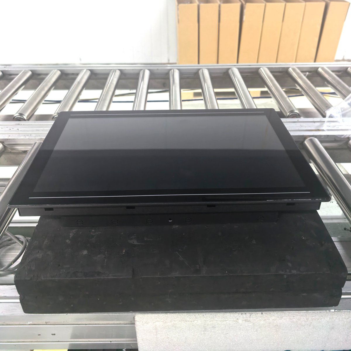 For industries such as Food and Beverage, Biomedicine, Smart Manufacturing, Energy and Chemicals, and more, a reliable and durable touchscreen display is essential for operational interfaces. Horsent Industrial Touch Displays are designed to meet these demands.