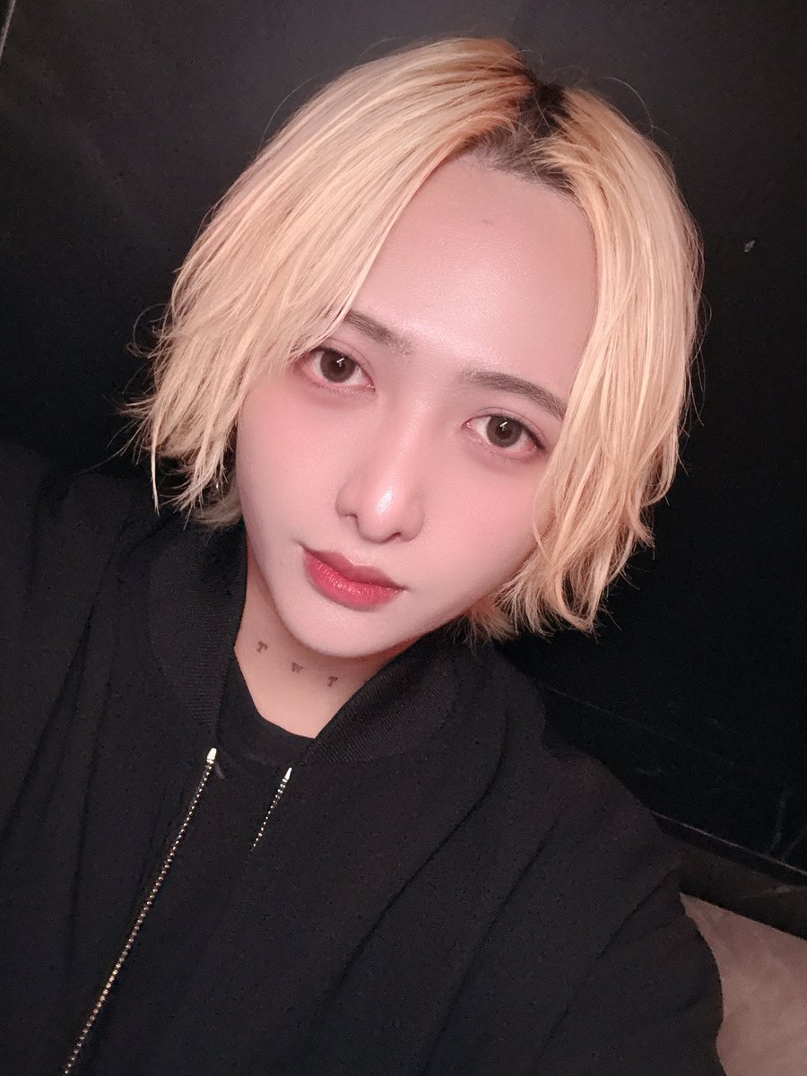 s1xyuu's tweet photo. こういう感じでってヘアメしてもらったら顔違いすぎてマイキーぽくなった https://t.co/LjCto8BoMI