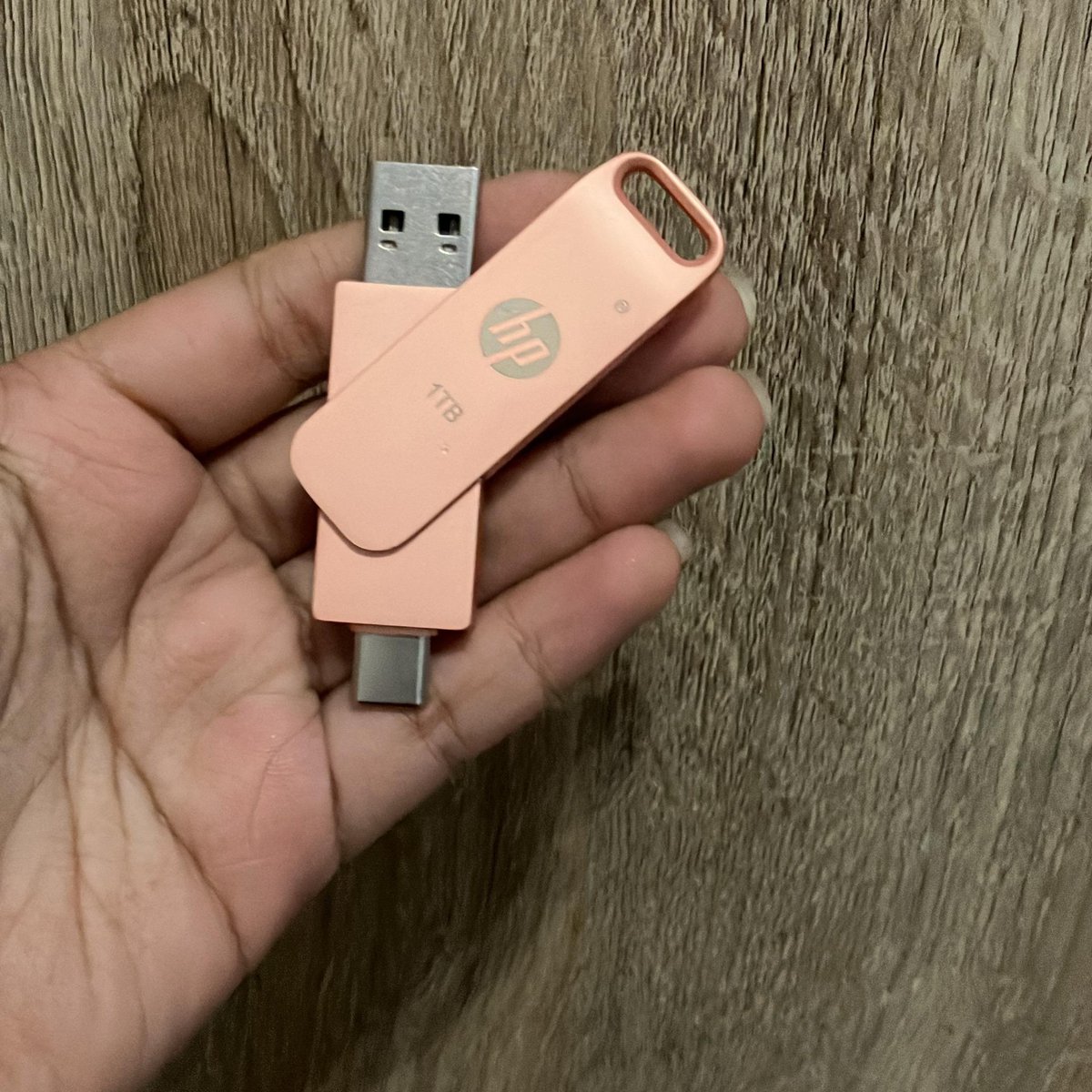 sriwkaya's tweet photo. WTS (Want To Sale) FD / Flashdisk buat hp andro U502 U601 Flashdisk TYPE-C, belum dipake samsek

Kapasitas: 1TB
Merk: hp
Harga jual: 135k
Alasan jual: salah beli, harusnya untuk ip
Bisa co via oren 🍊 https://t.co/A1lF1eYxFm
