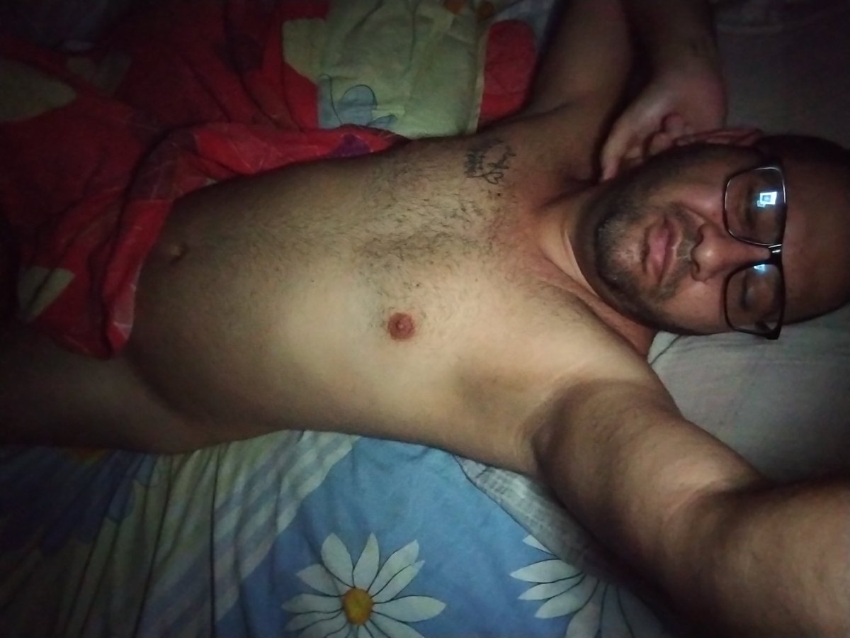 Kjsining's tweet image. Este #Oso no se quiere levantar #Bear pero el deber llama... Hay que trabajar 🫠