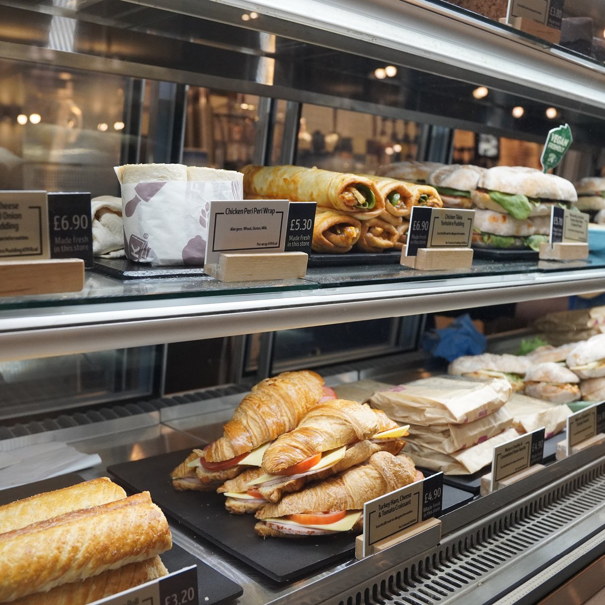 CountySquare's tweet image. ☕ Start 2026 with good friends and great coffee! 💬🧁

Whether you’re catching up over cappuccinos or sharing a laugh with muffins in hand, Muffin Break at County Square Ashford is the perfect place to pause, connect, and kick off the New Year. ✨

#CountySquare #AshfordShopping