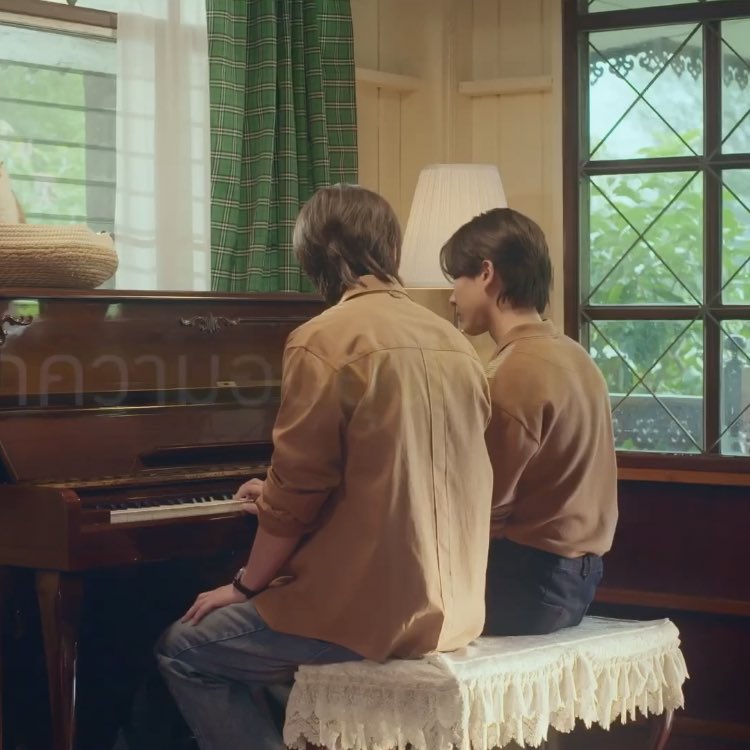 yoongisassrfine's tweet image. I love how their characters inspires their real life too cause imagine them filming this scene and then first falls in love with the idea of having a piano in his house so he and Khaotung can have this moment over and over again 😭😭😭😭

#CatForCash