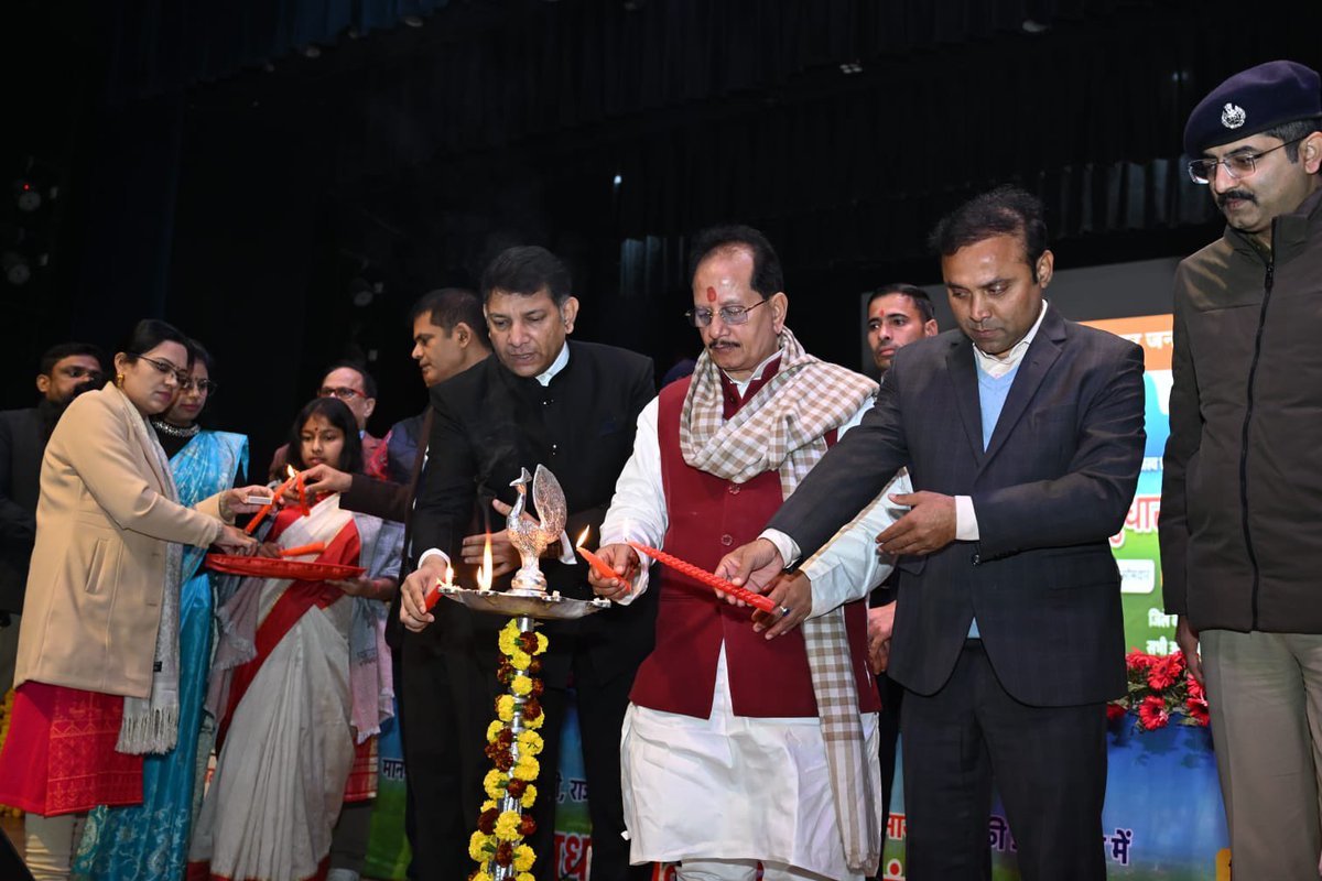 BiharRevenue's tweet image. माननीय उपमुख्यमंत्री सह मंत्री, राजस्व एवं भूमि सुधार विभाग श्री @VijayKrSinhaBih ने सोमवार 05 जनवरी को भागलपुर स्थित टाउन हॉल में भूमि सुधार जनकल्याण संवाद का दीप प्रज्ज्वलित कर उद्घाटन किया।

@NitishKumar 
@IPRDBihar 
@dmbhagalpur 
@nawal_ias 

#Land
#Solution
#Bhagalpur