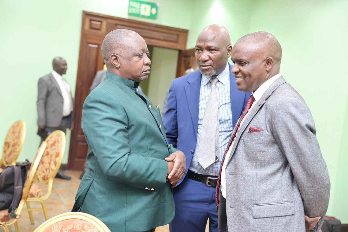 KazoDLG's tweet photo. The CAO of Kazo district, Hajji Badru Mayanja Majwala, is currently in Kampala attending the Accounting Officers’ Quarterly Meeting.

The meeting brings together accounting officers to review performance, strengthen accountability &amp; discuss key administrative management issues. https://t.co/PDI3024oIv